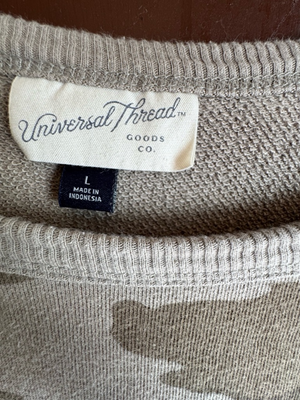 Universal Thread Camo Sweatshirt Size Large - Picture 3 of 4